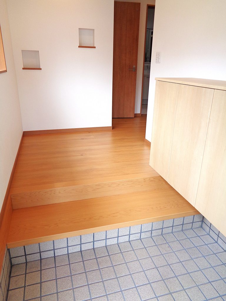 新たな魅力を加えたモダン和風の玄関作り／淡路島／淡路市
