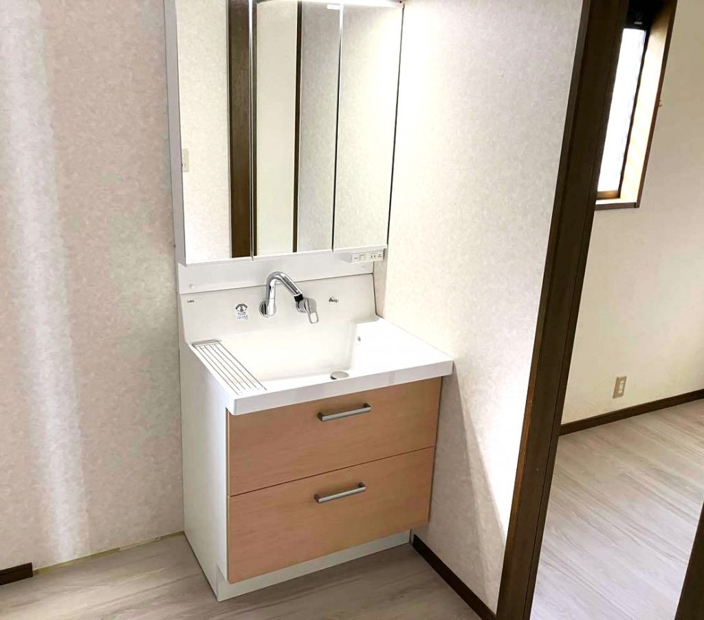 明るくおしゃれな空間へ生まれ変わる！壁付I型キッチンから造作対面キッチンへのLDKリフォーム／淡路島／淡路市