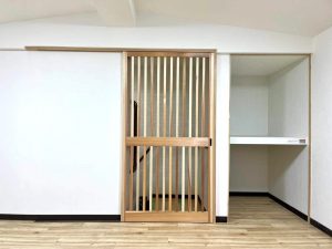 魅力溢れる木製格子が彩る！2階物置を多目的空間にリノベーション/淡路島 / 淡路市