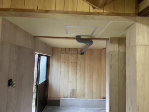 小さな変化が生んだ心の余白。廊下からホールへ、くつろぎの空間／淡路島／洲本市