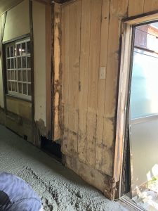 小さな変化が生んだ心の余白。廊下からホールへ、くつろぎの空間／淡路島／洲本市