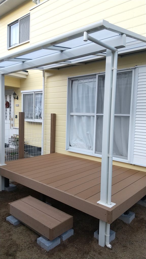 スタイリッシュな外構へ｜白いアメリカン門扉＆メッシュフェンスで開放感と安心を両立／淡路島／洲本市