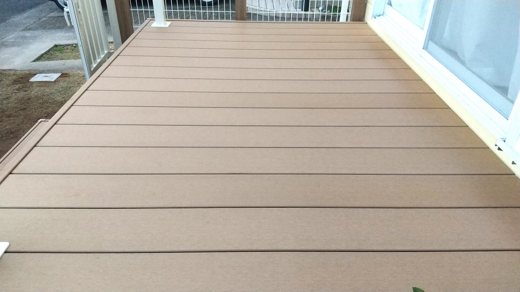 スタイリッシュな外構へ｜白いアメリカン門扉＆メッシュフェンスで開放感と安心を両立／淡路島／洲本市