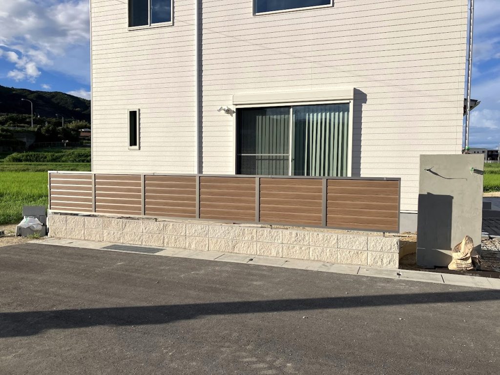 LIXILフェンスAB・ハイグリッドUF8型採用｜シンプルで機能的な新築外構プラン／淡路島／淡路市