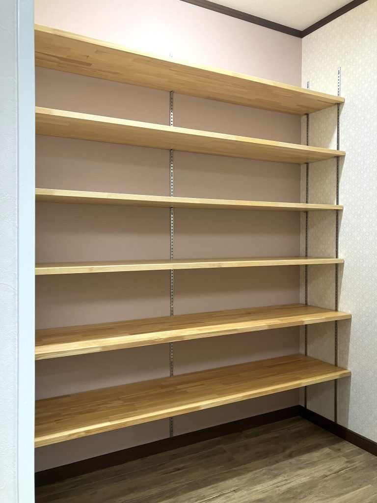 パントリー新設で収納力アップ｜LIXILノクトキッチンと床下収納庫で機能的な空間に／淡路島／淡路市