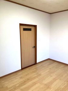 フローリングとクロスの貼替で空間を一新｜東洋テックス×サンゲツ施工事例／淡路島／淡路市