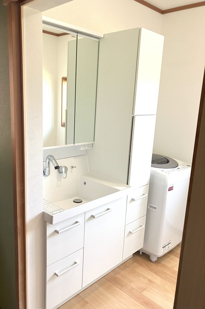 浴室・脱衣室をまとめてリフォーム｜システムバス＋無垢フローリングであたたかく心地よい水まわりに／淡路島／淡路市