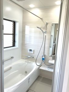 浴室・脱衣室をまとめてリフォーム｜システムバス＋無垢フローリングであたたかく心地よい水まわりに／淡路島／淡路市