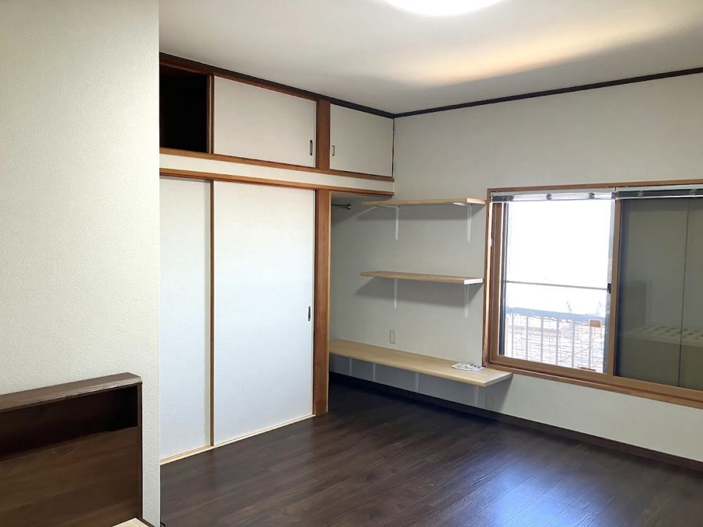 2室を1室に間取り変更｜収納力アップ＆西海岸が見える洋室リフォーム事例／淡路島／淡路市