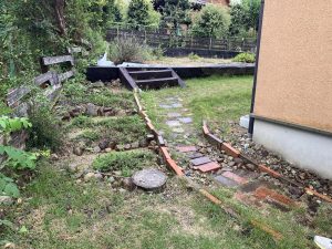 子どもとペットが遊べる庭づくり｜人工芝・ドッグラン・LIXIL門扉の施工事例／淡路島／淡路市